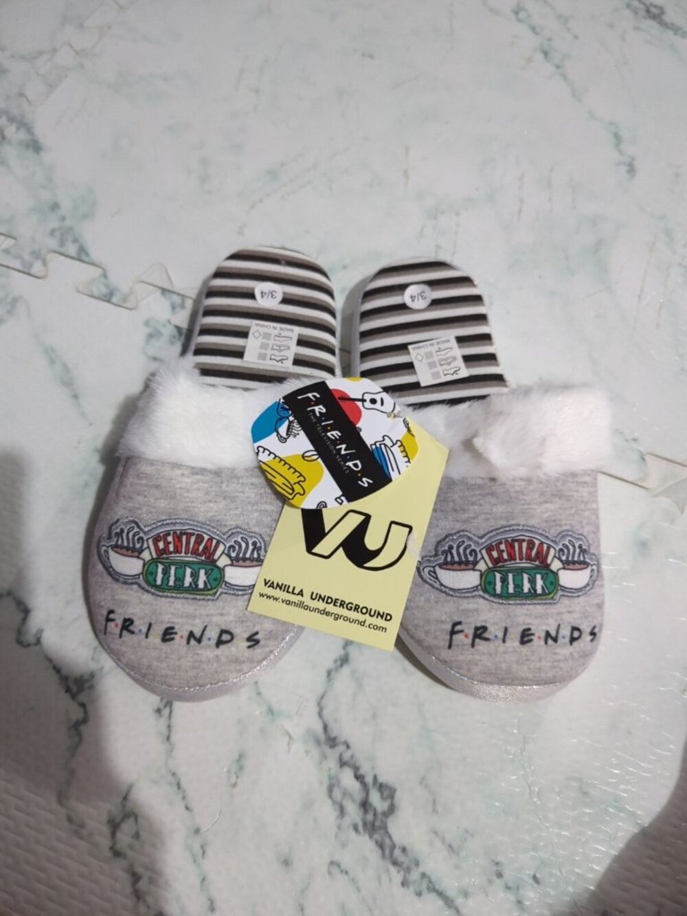 Friends Slippers Girls Central Perk Cafe Kids Fluffy House Shoe Brand new Sz 3/4
